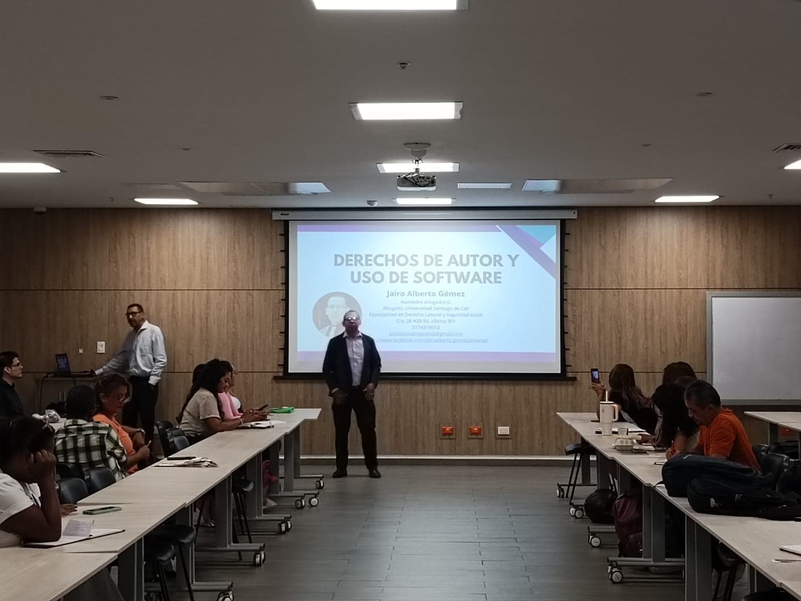 Debate sobre normatividad digital